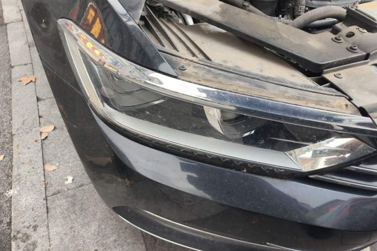 Used Volkswagen Magotan 2017 330TSI DSG Luxury Model Right Front Headlight