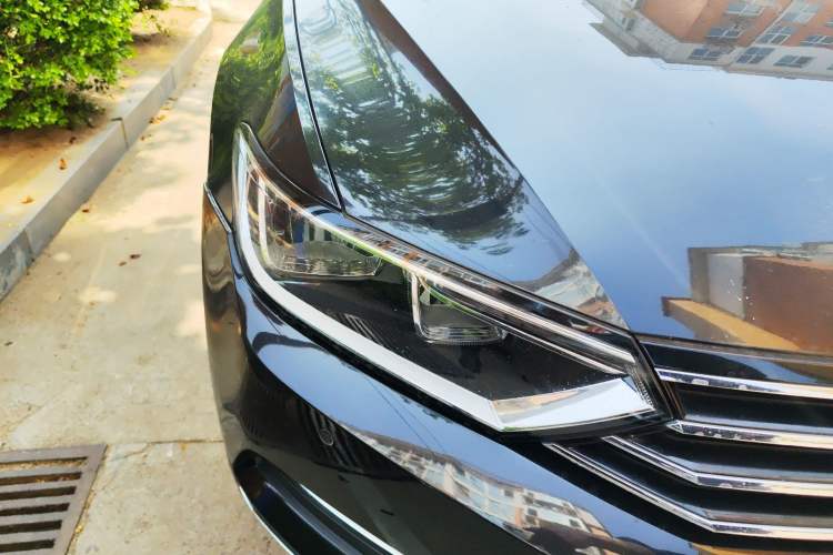 Used Volkswagen Magotan 2017 330TSI DSG Leading Model Right Front Headlight