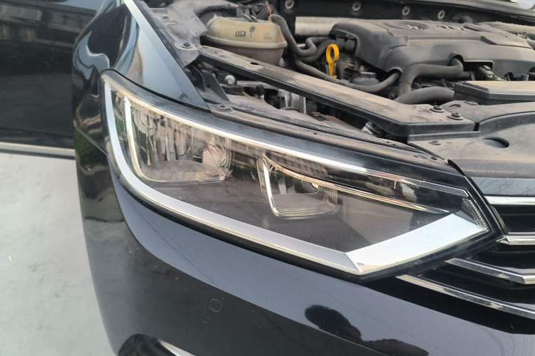 Used Volkswagen Magotan 2017 330TSI DSG Leading Model Right Front Headlight