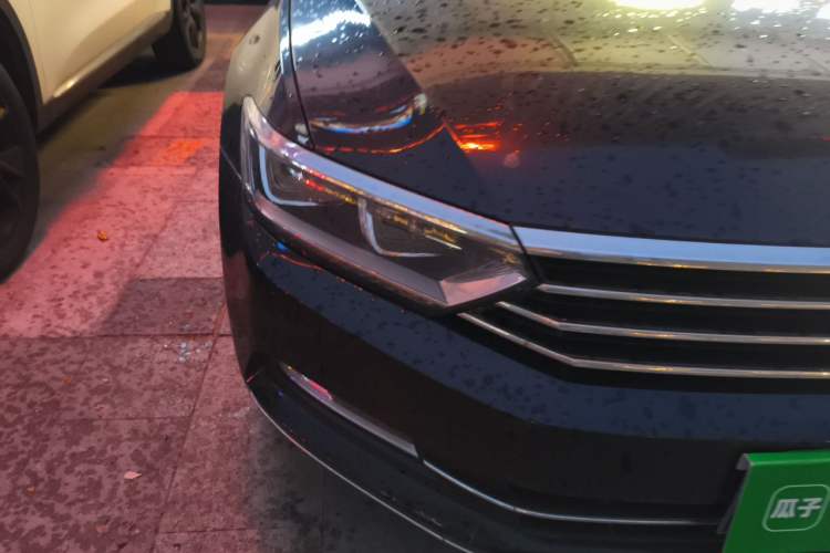 Used Volkswagen Magotan 2017 330TSI DSG Luxury Model Right Front Headlight
