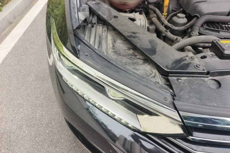 Used Volkswagen Magotan 2017 330TSI DSG Luxury Model Right Front Headlight
