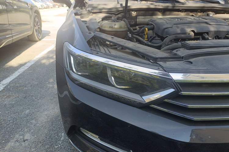 Used Volkswagen Magotan 2017 380TSI DSG Luxury Model Right Front Headlight