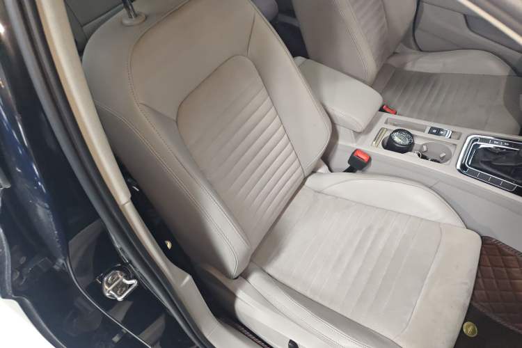 Used Volkswagen Magotan 2017 330TSI DSG Luxury Model Right Front Seat