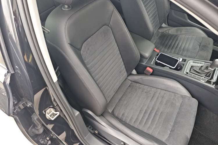 Used Volkswagen Magotan 2017 330TSI DSG Luxury Model Right Front Seat