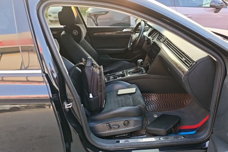 Used Volkswagen Magotan 2017 330TSI DSG Luxury Model Right Front Seat