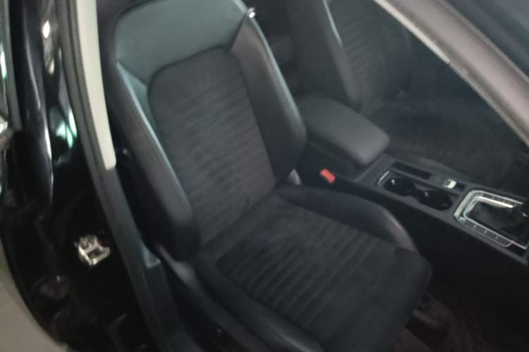Used Volkswagen Magotan 2017 330TSI DSG Luxury Model Right Front Seat