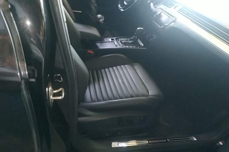 Used Volkswagen Magotan 2017 330TSI DSG Leading Model Right Front Seat