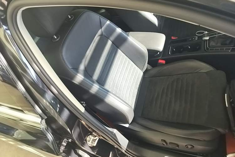 Used Volkswagen Magotan 2017 330TSI DSG Luxury Model Right Front Seat