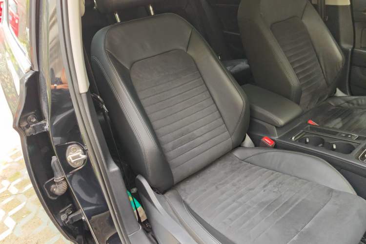 Used Volkswagen Magotan 2017 330TSI DSG Luxury Model Right Front Seat