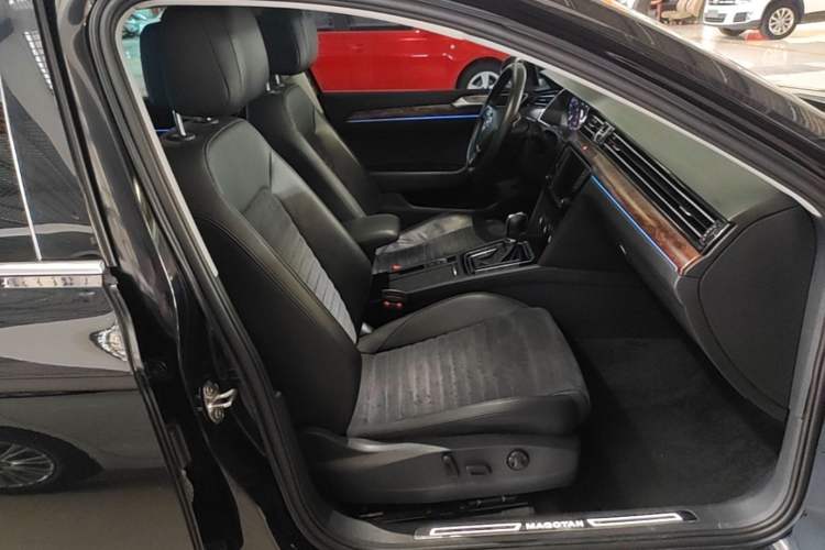 Used Volkswagen Magotan 2017 330TSI DSG Luxury Model Right Front Seat
