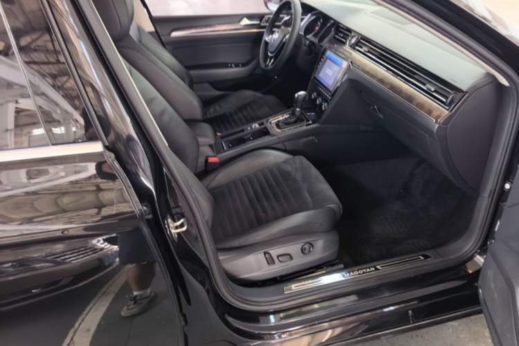 Used Volkswagen Magotan 2017 330TSI DSG Luxury Model Right Front Seat