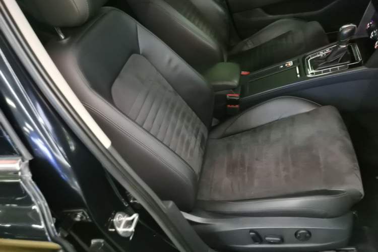 Used Volkswagen Magotan 2017 330TSI DSG Luxury Model Right Front Seat