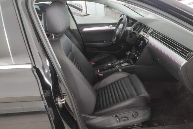 Used Volkswagen Magotan 2017 330TSI DSG Leading Model Right Front Seat