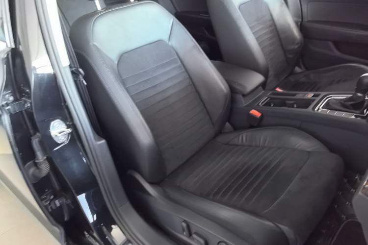 Used Volkswagen Magotan 2017 330TSI DSG Luxury Model Right Front Seat