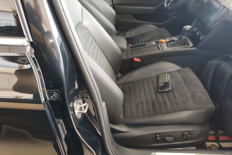 Used Volkswagen Magotan 2017 330TSI DSG Luxury Model Right Front Seat