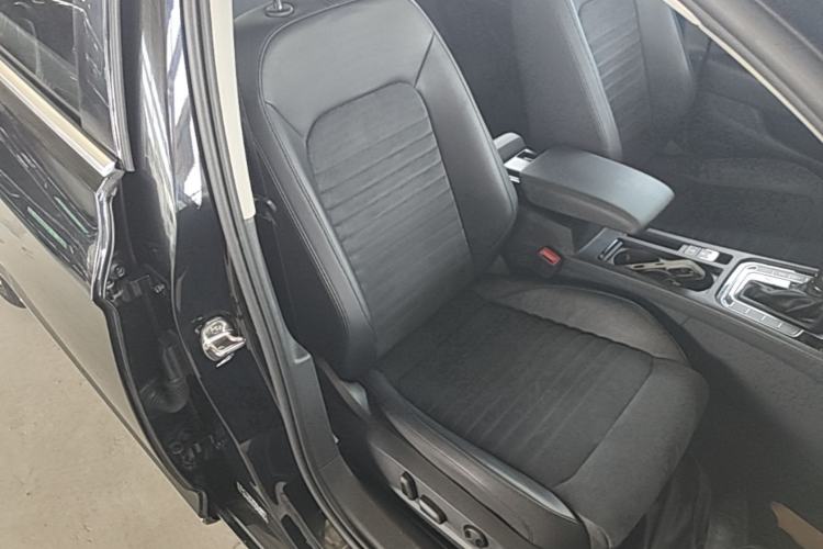 Used Volkswagen Magotan 2017 330TSI DSG Luxury Model Right Front Seat