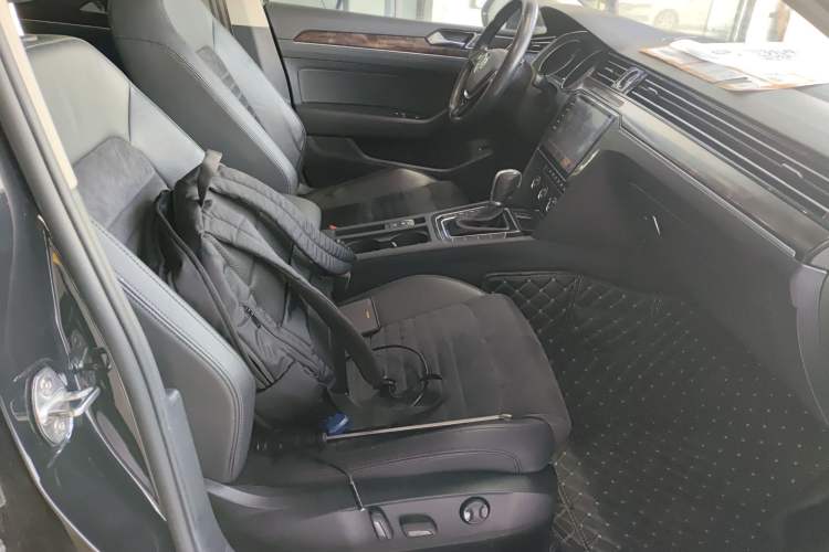 Used Volkswagen Magotan 2017 330TSI DSG Luxury Model Right Front Seat