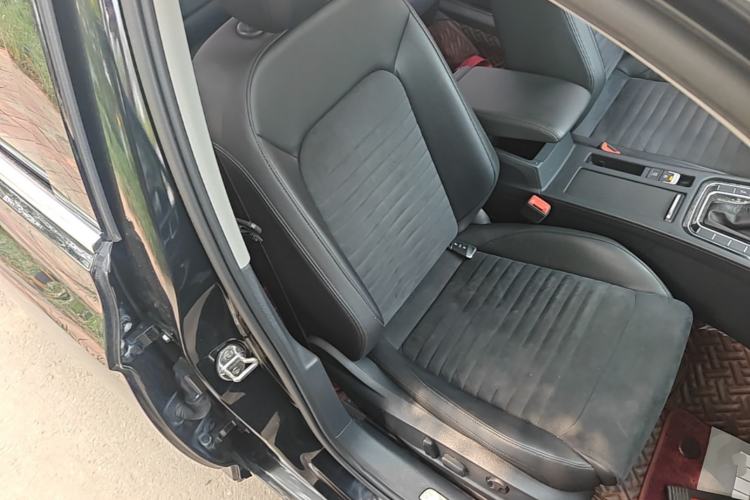 Used Volkswagen Magotan 2017 330TSI DSG Luxury Model Right Front Seat