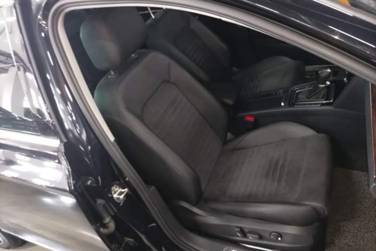 Used Volkswagen Magotan 2017 380TSI DSG Prestige Edition Right Front Seat