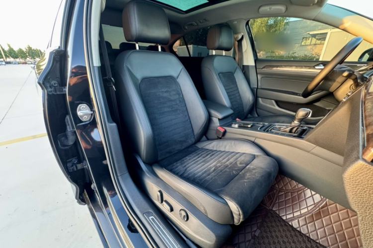 Used Volkswagen Magotan 2017 330TSI DSG Luxury Model Right Front Seat