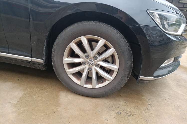 Used Volkswagen Magotan 2017 280TSI DSG Comfort Model Right Front Wheel Hub