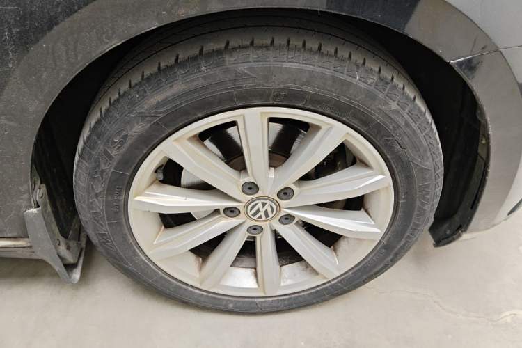Used Volkswagen Magotan 2017 330TSI DSG Leading Model Right Front Wheel Hub