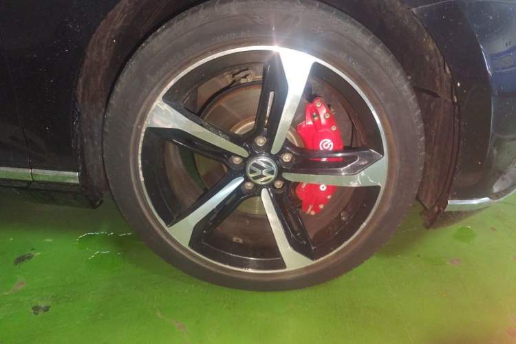 Used Volkswagen Magotan 2017 330TSI DSG Leading Model Right Front Wheel Hub