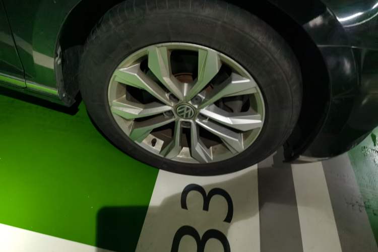 Used Volkswagen Magotan 2017 330TSI DSG Luxury Model Right Front Wheel Hub