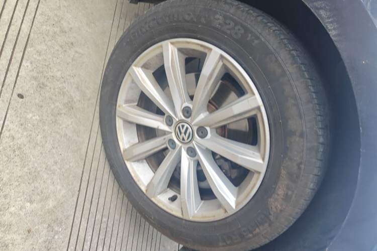 Used Volkswagen Magotan 2017 280TSI DSG Leading Edition Right Front Wheel Hub