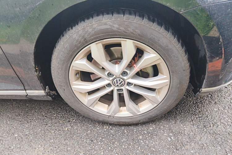 Used Volkswagen Magotan 2017 330TSI DSG Luxury Model Right Front Wheel Hub