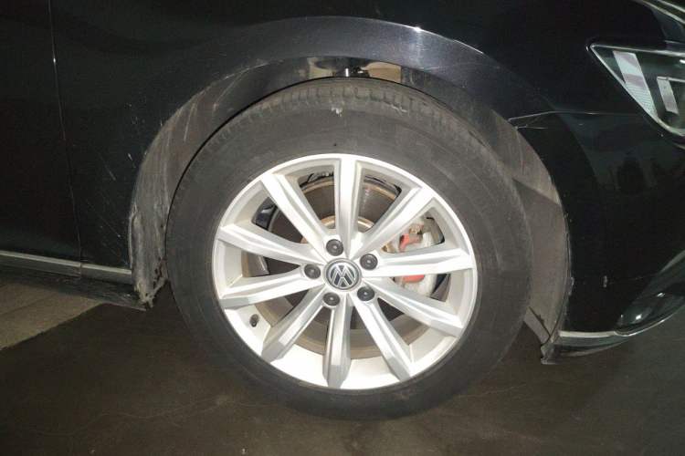 Used Volkswagen Magotan 2017 330TSI DSG Leading Model Right Front Wheel Hub
