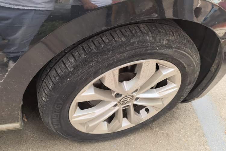 Used Volkswagen Magotan 2017 330TSI DSG Luxury Model Right Front Wheel Hub
