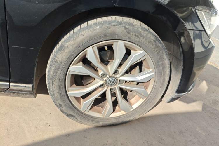 Used Volkswagen Magotan 2017 380TSI DSG Luxury Model Right Front Wheel Hub