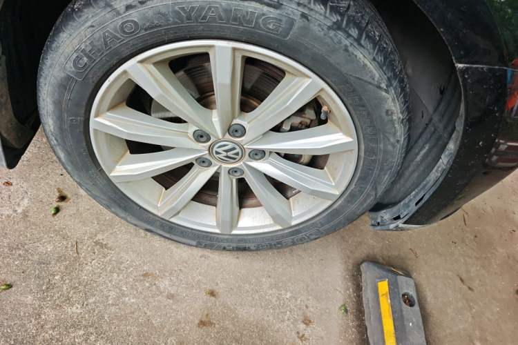 Used Volkswagen Magotan 2017 330TSI DSG Leading Model Right Front Wheel Hub