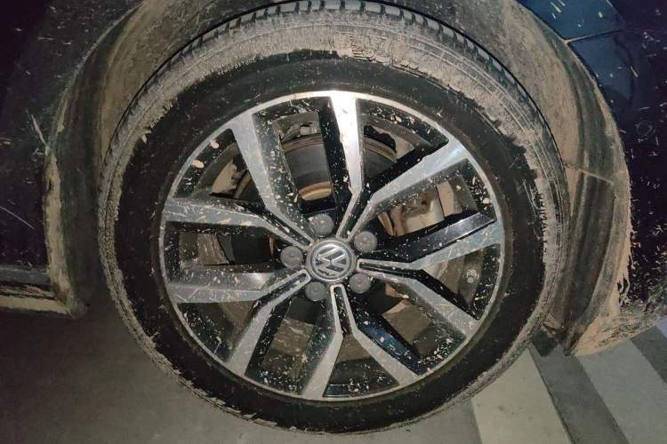 Used Volkswagen Magotan 2017 330TSI DSG Luxury Model Right Front Wheel Hub