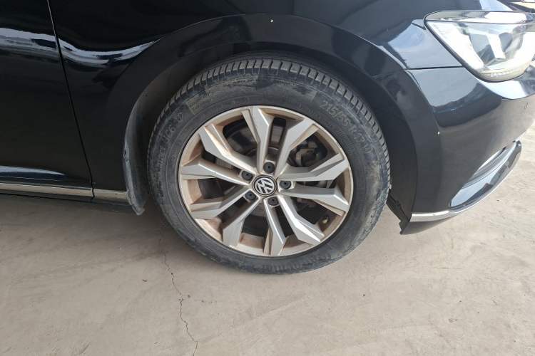 Used Volkswagen Magotan 2017 380TSI DSG Luxury Model Right Front Wheel Hub