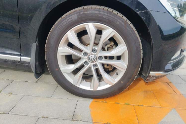 Used Volkswagen Magotan 2017 330TSI DSG Luxury Model Right Front Wheel Hub