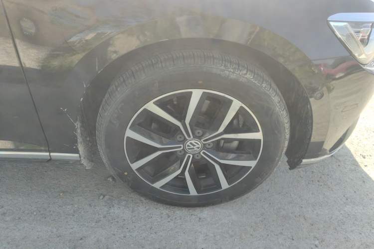 Used Volkswagen Magotan 2017 330TSI DSG Luxury Model Right Front Wheel Hub