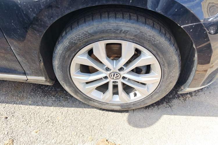 Used Volkswagen Magotan 2017 330TSI DSG Luxury Model Right Front Wheel Hub