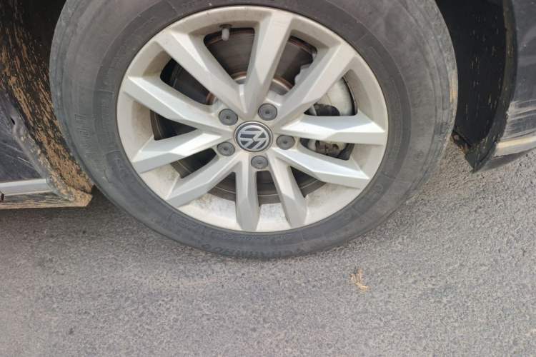Used Volkswagen Magotan 2017 280TSI DSG Comfort Model Right Front Wheel Hub