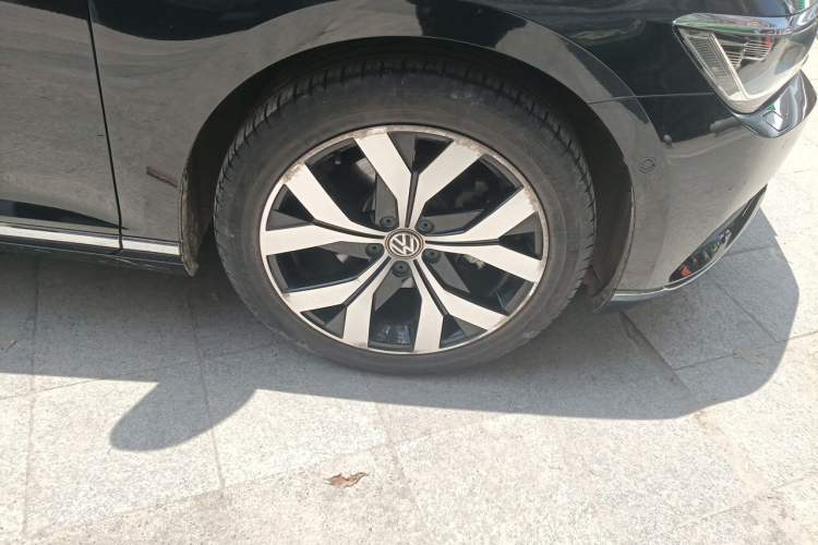 Used Volkswagen Magotan 2017 380TSI DSG Prestige Edition Right Front Wheel Hub