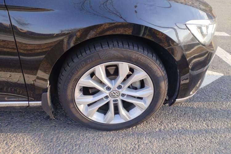 Used Volkswagen Magotan 2017 330TSI DSG Luxury Model Right Front Wheel Hub