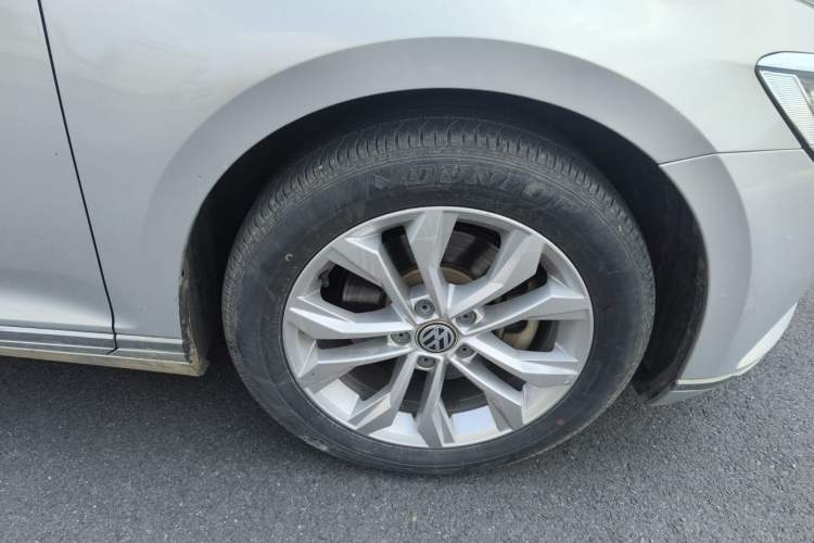 Used Volkswagen Magotan 2017 330TSI DSG Luxury Model Right Front Wheel Hub