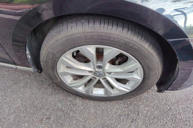 Used Volkswagen Magotan 2017 330TSI DSG Luxury Model Right Front Wheel Hub