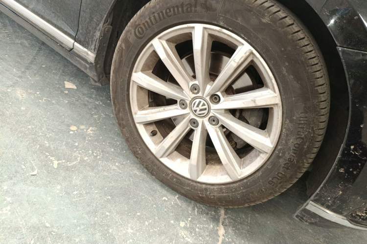 Used Volkswagen Magotan 2017 330TSI DSG Leading Model Right Front Wheel Hub