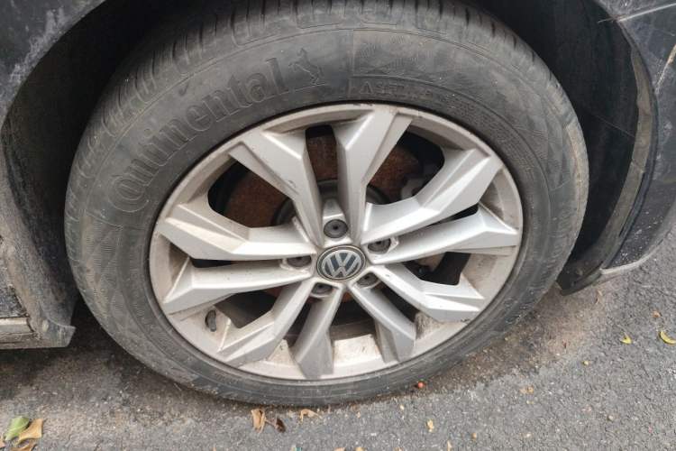 Used Volkswagen Magotan 2017 330TSI DSG Luxury Model Right Front Wheel Hub
