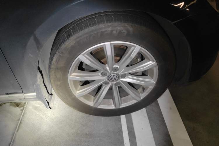 Used Volkswagen Magotan 2017 330TSI DSG Leading Model Right Front Wheel Hub