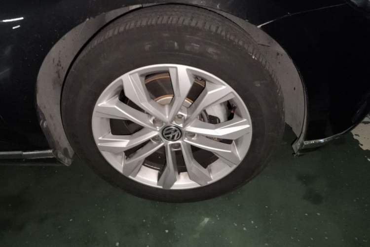 Used Volkswagen Magotan 2017 330TSI DSG Luxury Model Right Front Wheel Hub