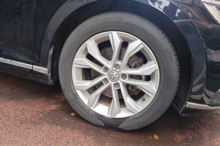 Used Volkswagen Magotan 2017 330TSI DSG Luxury Model Right Front Wheel Hub