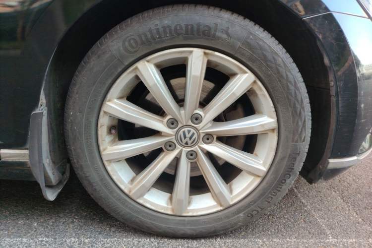 Used Volkswagen Magotan 2017 330TSI DSG Leading Model Right Front Wheel Hub